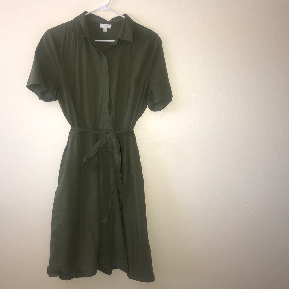 Collared hunter-green dress